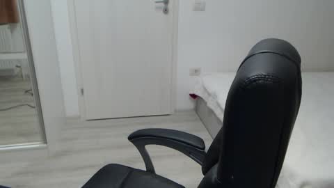 Snapshot of blue_eyes96 chatting on September 10, 4:52 pm Juliet online show from September 10, 4:52 pm