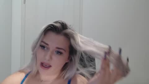 Snapshot of blue_eyes96 chatting on October 14, 5:05 pm Juliet online show from October 14, 5:05 pm