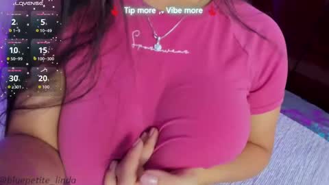 Snapshot of blue_petite chatting on October 7, 6:26 pm Linda online show from October 7, 6:26 pm