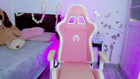 Snapshot of blue_petite chatting on January 29, 7:22 pm Linda online show from January 29, 7:22 pm
