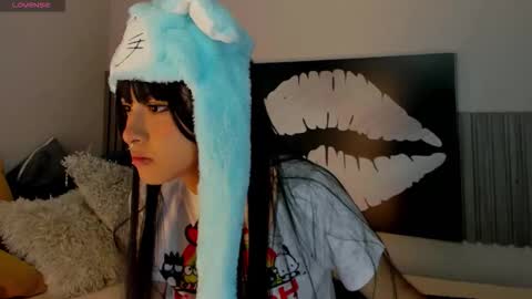 Snapshot of blue_sixx chatting on October 11, 10:57 pm blue_sixx online show from October 11, 10:57 pm