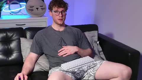 blueeyedtallguy online show from November 11, 2:58 am