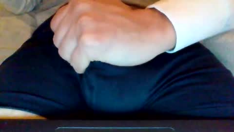 bluegum00 online show from September 14, 10:17 am