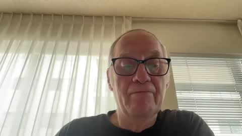 Snapshot of blueyedudeseattle chatting on October 1, 4:50 pm Blueyedudeseattle online show from October 1, 4:50 pm