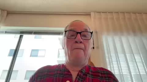 Snapshot of blueyedudeseattle chatting on October 12, 4:43 pm Blueyedudeseattle online show from October 12, 4:43 pm