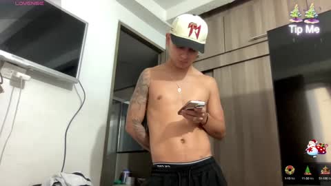 Snapshot of bob_pettersonn chatting on December 7, 9:17 pm Bob  INDEPENDENT MODEL online show from December 7, 9:17 pm