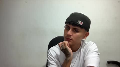 Snapshot of bob_pettersonn chatting on December 27, 11:21 pm Bob  INDEPENDENT MODEL online show from December 27, 11:21 pm