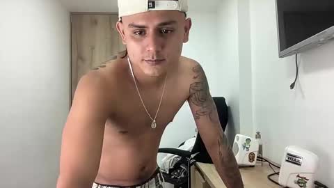 Snapshot of bob_pettersonn chatting on September 20, 4:04 am Bob  INDEPENDENT MODEL online show from September 20, 4:04 am