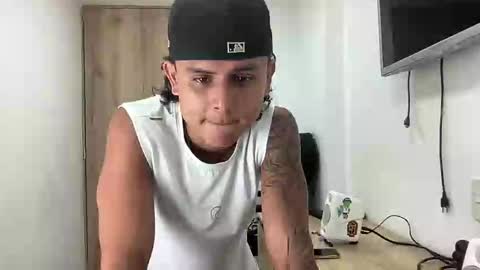 Snapshot of bob_pettersonn chatting on October 12, 3:32 am Bob  INDEPENDENT MODEL online show from October 12, 3:32 am