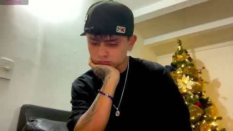 Snapshot of bob_pettersonn chatting on December 21, 1:36 am Bob  INDEPENDENT MODEL online show from December 21, 1:36 am