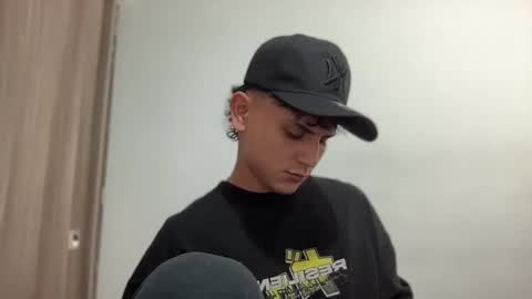 Snapshot of bob_pettersonn chatting on February 19, 9:47 pm Bob  INDEPENDENT MODEL online show from February 19, 9:47 pm