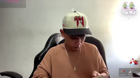 Snapshot of bob_pettersonn chatting on December 10, 8:38 pm Bob  INDEPENDENT MODEL online show from December 10, 8:38 pm