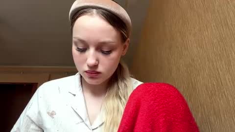 Nina online show from April 7, 8:05 am