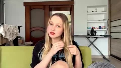 Nina online show from April 13, 8:07 am