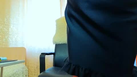 Mia online show from April 4, 6:09 am