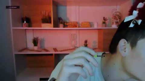 bondi_vv online show from December 1, 7:23 pm