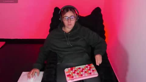 Bonnie Help me reach 500 likes online show from February 6, 9:39 pm