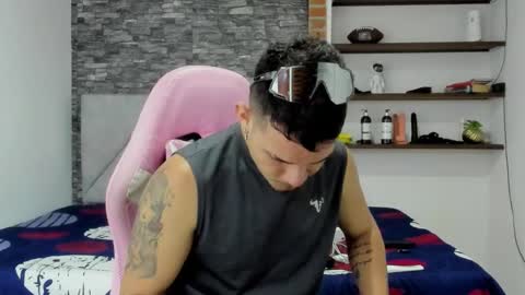 booyhott_ online show from February 25, 8:01 pm