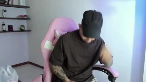 booyhott_ online show from December 14, 8:04 pm