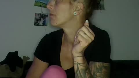 Snapshot of bosslady99 chatting on October 2, 6:17 pm Bosslady99 online show from October 2, 6:17 pm