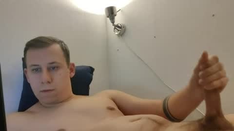 botisz22 online show from February 3, 4:31 pm