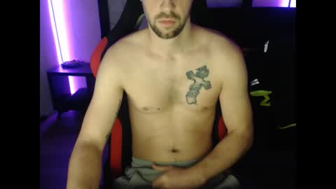 Snapshot of boy_t0y89 chatting on January 13, 5:55 am boy_t0y89 online show from January 13, 5:55 am