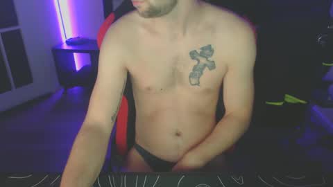 Snapshot of boy_t0y89 chatting on February 3, 5:51 am boy_t0y89 online show from February 3, 5:51 am