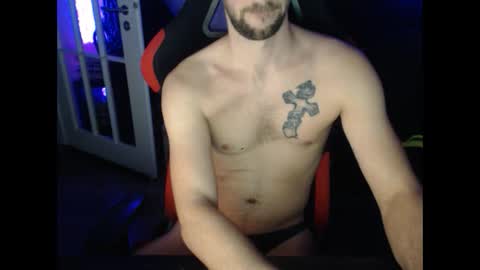Snapshot of boy_t0y89 chatting on December 2, 6:38 pm boy_t0y89 online show from December 2, 6:38 pm