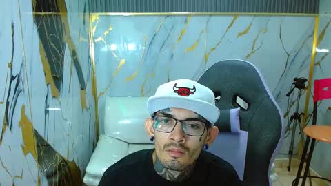 boy_tatto77 online show from March 24, 12:44 pm