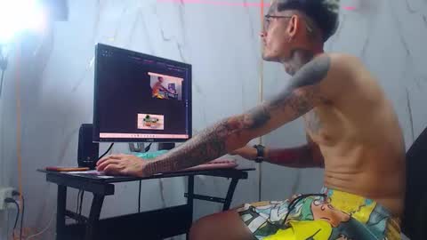 boy_tatto77 online show from March 13, 7:06 pm