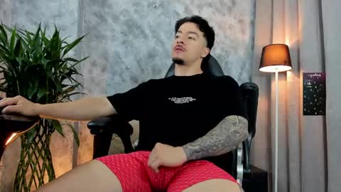 boyc02_ online show from December 3, 11:05 pm