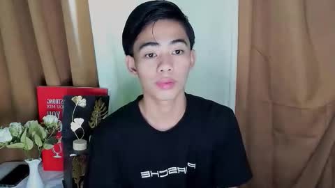 Snapshot of boynextdoor4ux chatting on October 20, 4:39 am HI IM JAMES DONT FORGET GIVE ME THUMBS UP AND JOIN TO MY FANCLUB online show from October 20, 4:39 am