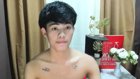 Snapshot of boynextdoor4ux chatting on October 9, 12:43 pm HI IM JAMES DONT FORGET GIVE ME THUMBS UP AND JOIN TO MY FANCLUB online show from October 9, 12:43 pm