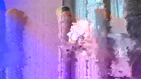 Lance online show from November 23, 6:50 pm