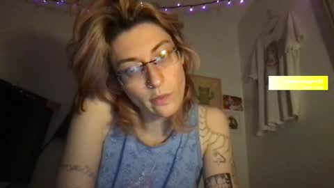 Snapshot of boywithbug chatting on March 11, 4:51 am boywithbug online show from March 11, 4:51 am