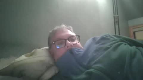 Snapshot of bozo81 chatting on September 30, 12:21 am bozo81 online show from September 30, 12:21 am