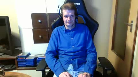 bponie1 online show from December 14, 2:11 am