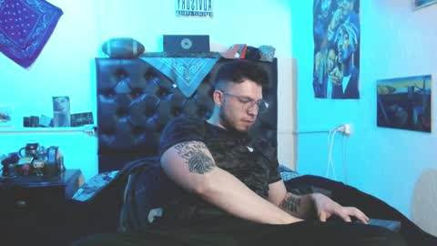 Snapshot of brad_hot_boy chatting on October 11, 9:51 pm brad hot boy online show from October 11, 9:51 pm
