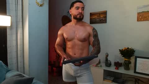 Snapshot of bradley_martinez chatting on October 1, 12:21 am Bradley Martinez online show from October 1, 12:21 am