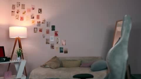 Snapshot of branchwithflowers chatting on October 1, 12:59 pm Lilly online show from October 1, 12:59 pm