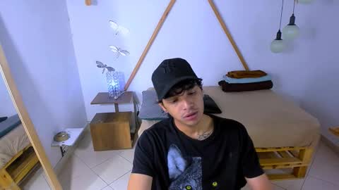 Snapshot of brand_hades chatting on October 13, 7:16 pm B R A N D online show from October 13, 7:16 pm