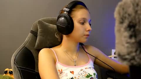 Alice online show from December 15, 8:05 pm