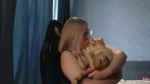 Belle  online show from April 12, 7:45 am