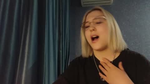 Belle  online show from April 3, 1:40 pm