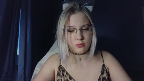 Belle  online show from October 31, 11:10 am