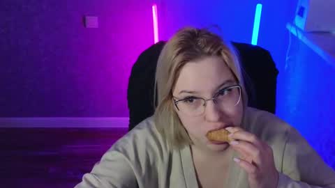 Belle  online show from February 13, 3:07 am