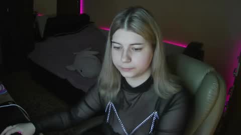 brandy_wow online show from April 3, 8:27 pm