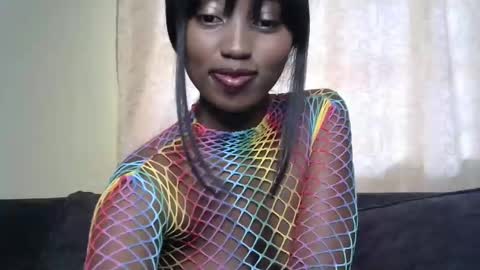 breelia online show from December 8, 6:43 am