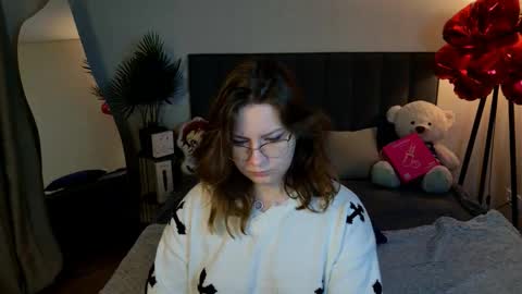 briarwynn online show from February 8, 11:30 pm