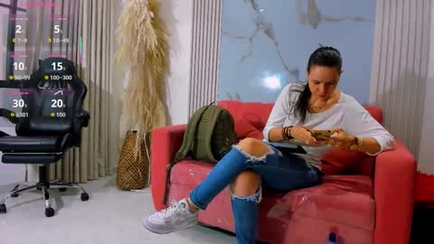 Snapshot of bridgetrodriguez chatting on September 30, 12:37 pm online show from September 30, 12:37 pm